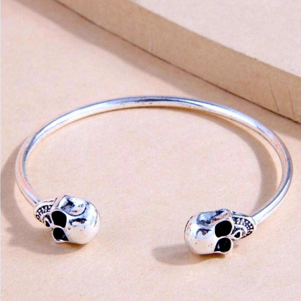 💀💀Skull Cuff💀💀